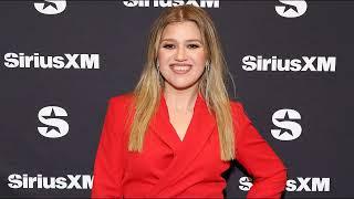 Kelly Clarkson Jokes About Getting Styled in ‘Tight’ Clothing After Weight Loss